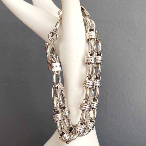 Double strand silver link toggle close bracelet - Picture 3 of 12